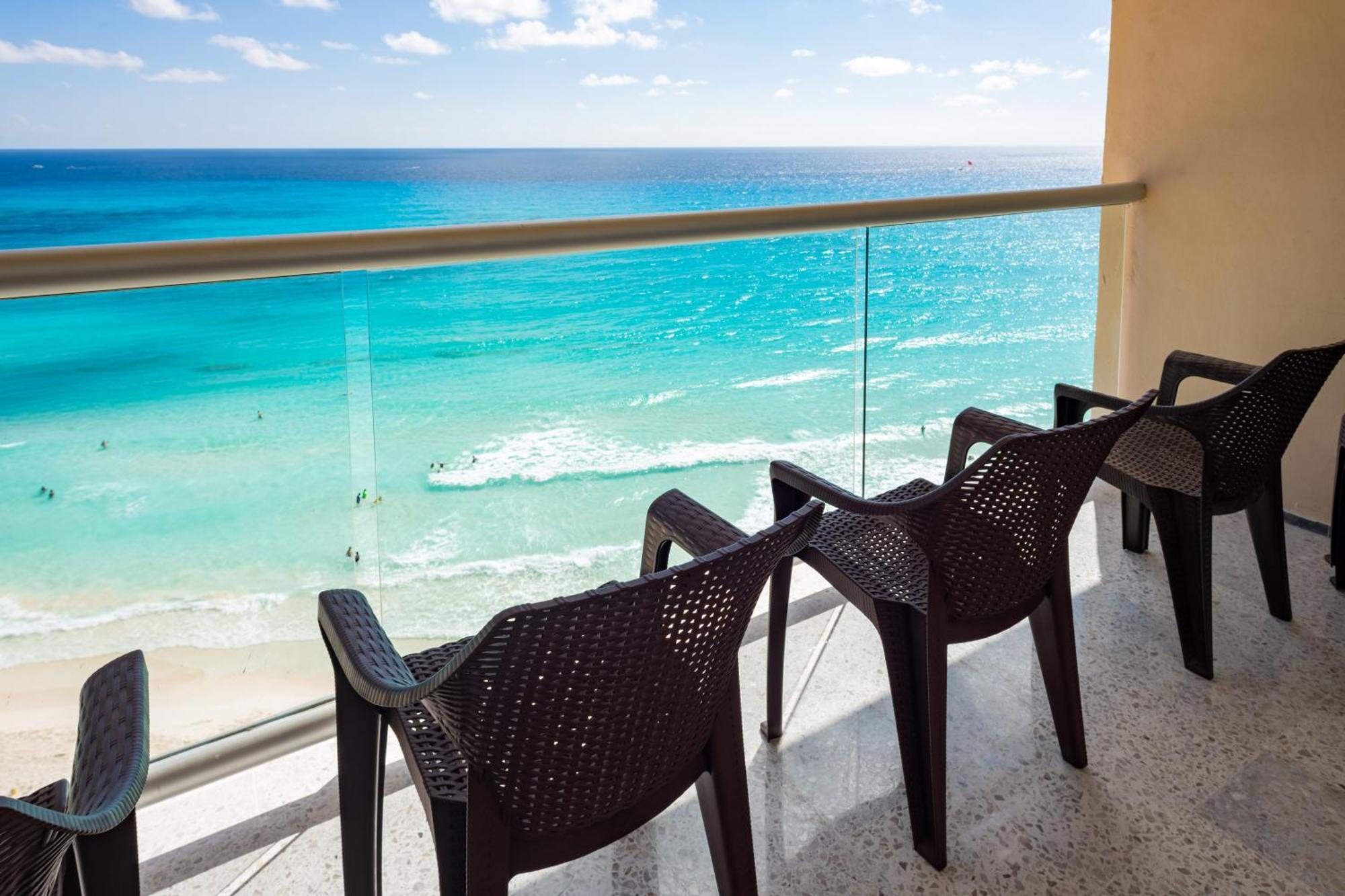 2 Story Oceanfront Penthouses On Cancun Beach! Exterior photo